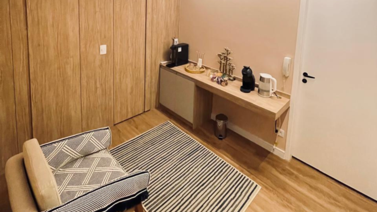 Consultório — sala de espera aconchegante